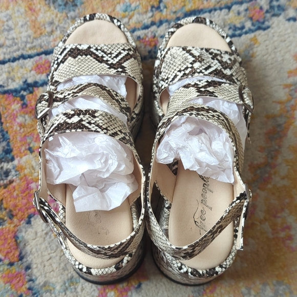 Free People Chelsea Embossed Snake Print Strappy Platform Sandals Beige Black 38 - Picture 4 of 16